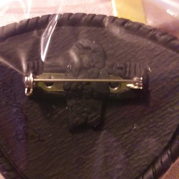 JAPANESE SHUNGA ART HAND PAINTED PIN IN EXCELLENT CO 1807, UNIQUE VINTAGE - Picture 2 of 3